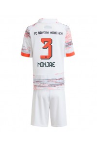 Bayern Munich Kim Min-jae #3 Babyklær Borte Fotballdrakt til barn 2025-26 Korte ermer (+ Korte bukser)